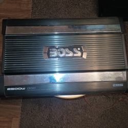 Boss 2500 Watt Anp