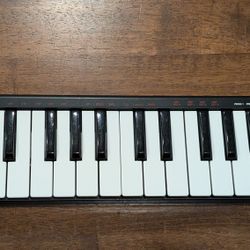 Akai Professional LPK25 Mini Midi Keyboard