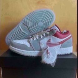 Nike Air Jordan 1 Low SE Light Smoke Grey Gym Red Size 8.5 Brand New