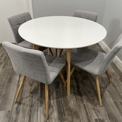 Breakfast Nook Table And 4 Chairs