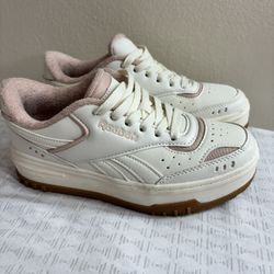 Reebok Tennis Size 6 