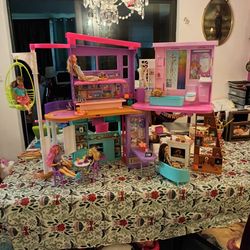 BARBIE VACATION HOUSE 4/BARBIES