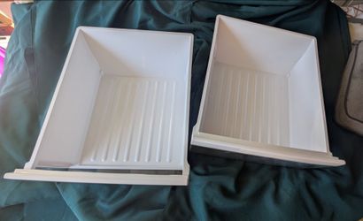 LG refrigerator Fruit /Veggie drawers (model LMXS27626)