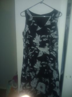 Dress with 💐 size medium