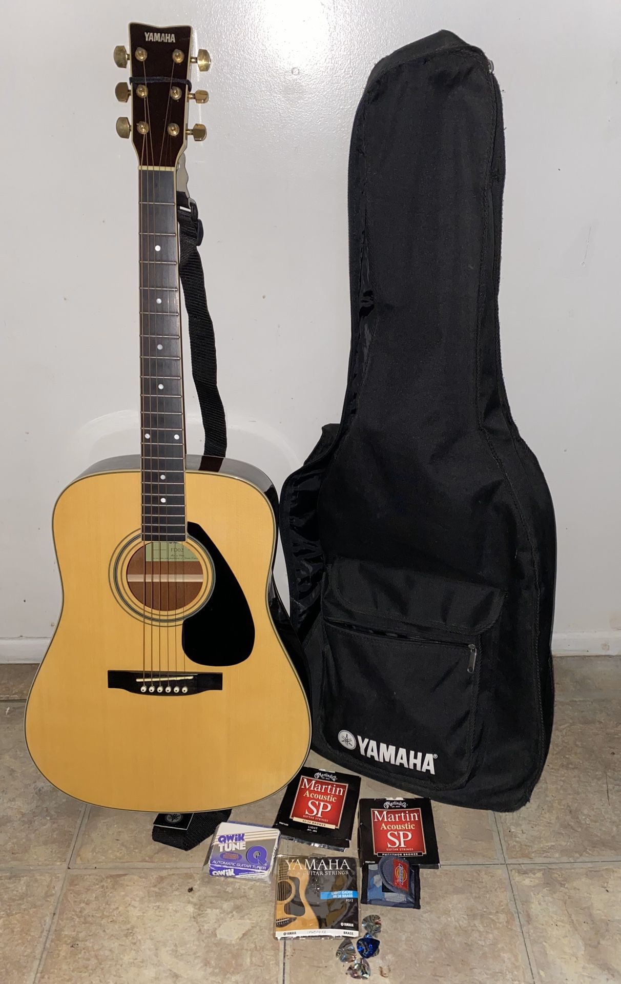 Yamaha acoustic guitar with accessories