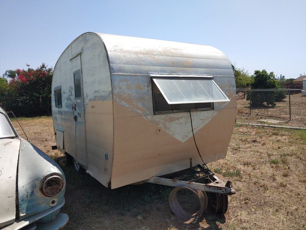 1954 Empire Canned Ham Travel Trailer 15'