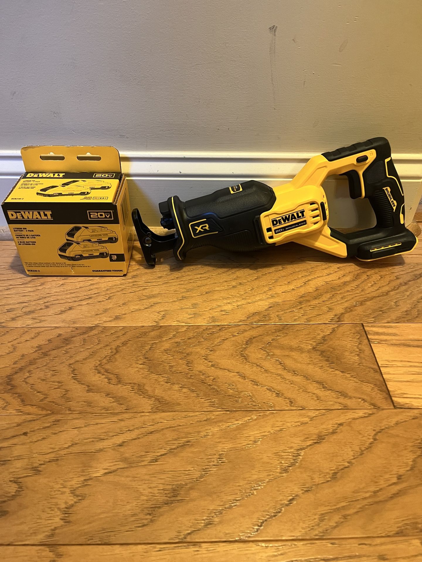 DEWALT 20V MAX Brushless Reciprocating Saw, (2) 3Ah Batteries -NEW-