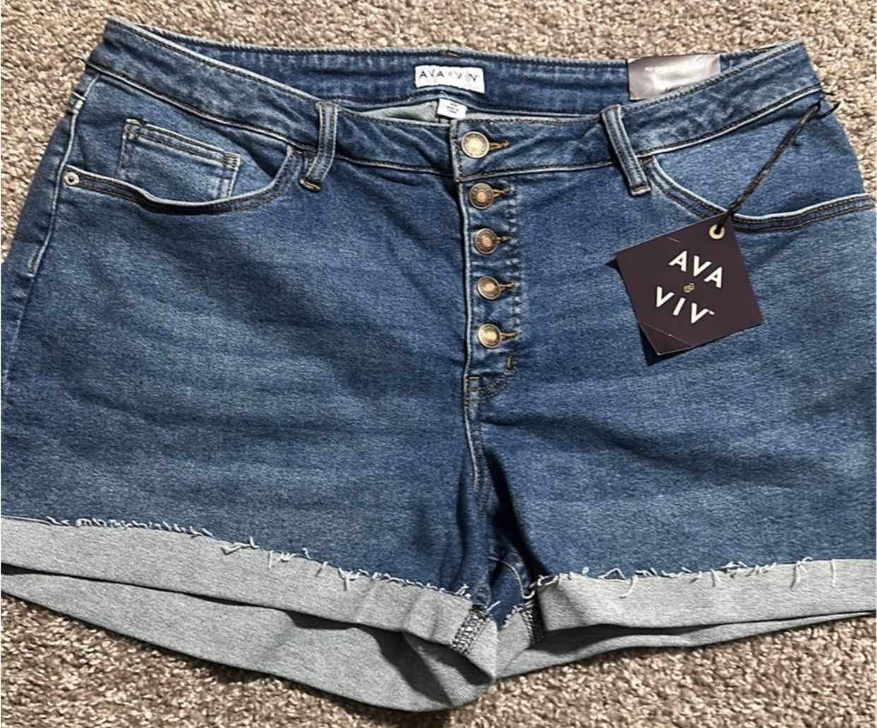 New Women’s AVA & VIV Mid-Rise Jean Shorts, Size 22W