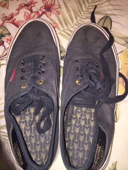 LEVIS WOMENS SIZE 5 1/2