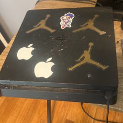 PS4 Slim 