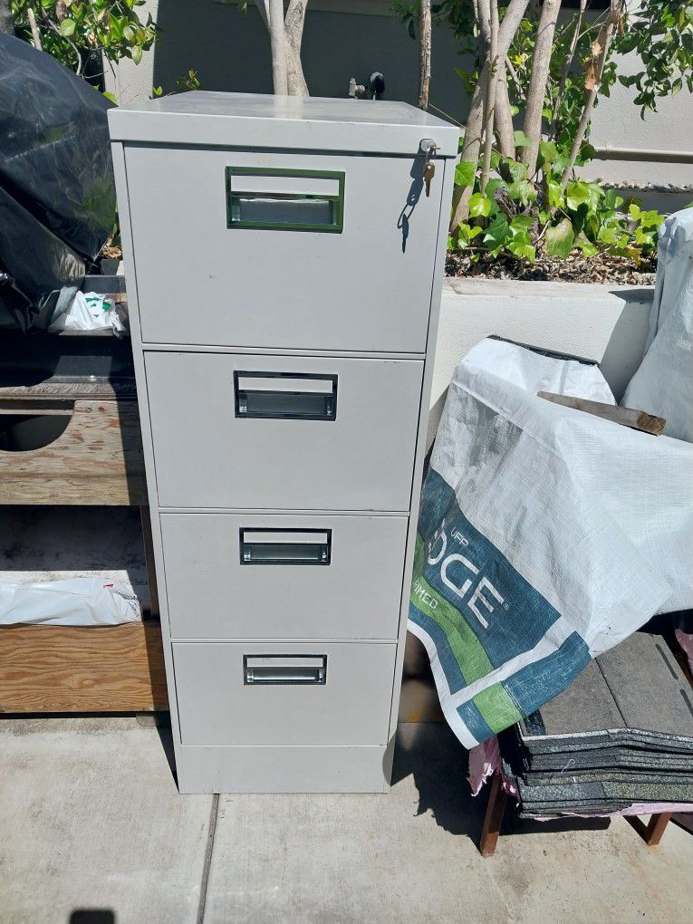File cabinet with key and  Divider? excellent condition.