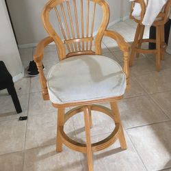 Swivel stool with back