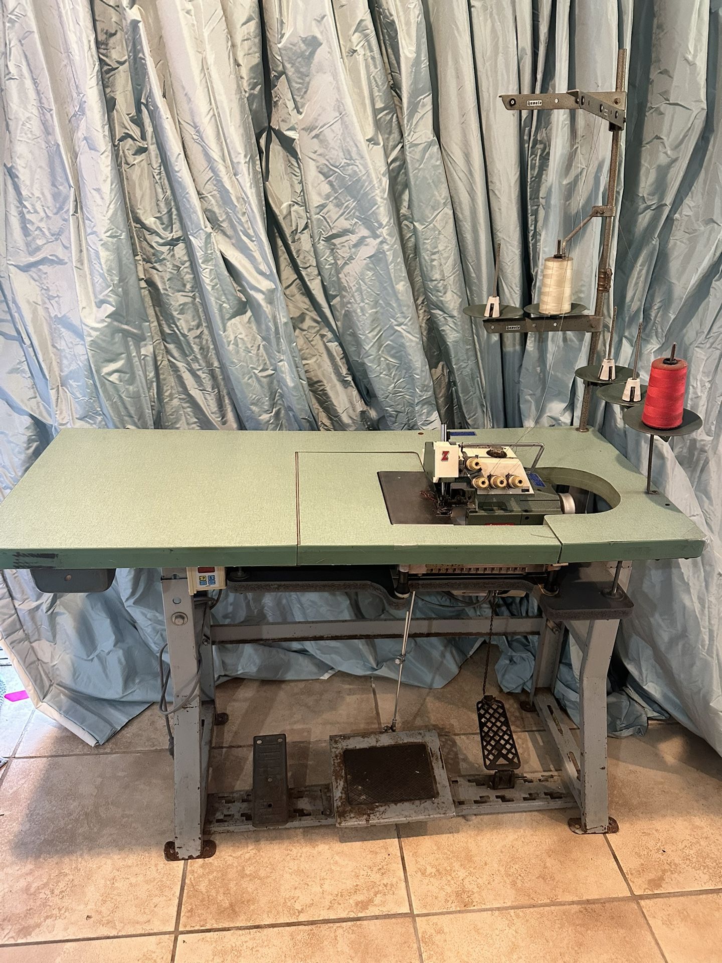 Overlock Sewing Machine