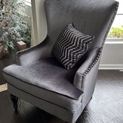 SINGLE ACCENT CHAIR PICK UP TODAY