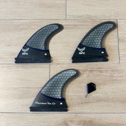 Rainbow Fin Company R5 4.5” Tri Set Up Honeycomb Carbon Size Medium 