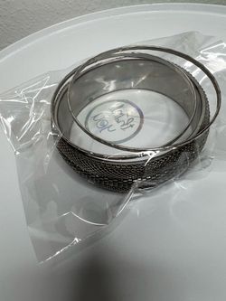 Set of Silver Tone Metal Stackable Bangle Bracelets Round