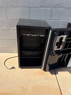 Mini fridge