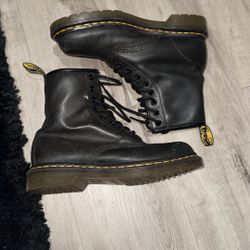  Dr. Martens 1460 Boots