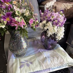 2 Glass Vaces With Flowers