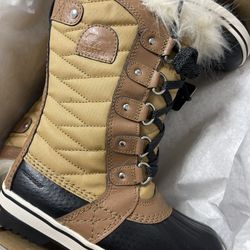 SOREL Tofino II Faux Fur Lined Waterproof Boot in Curry/Elk , Size 1 M