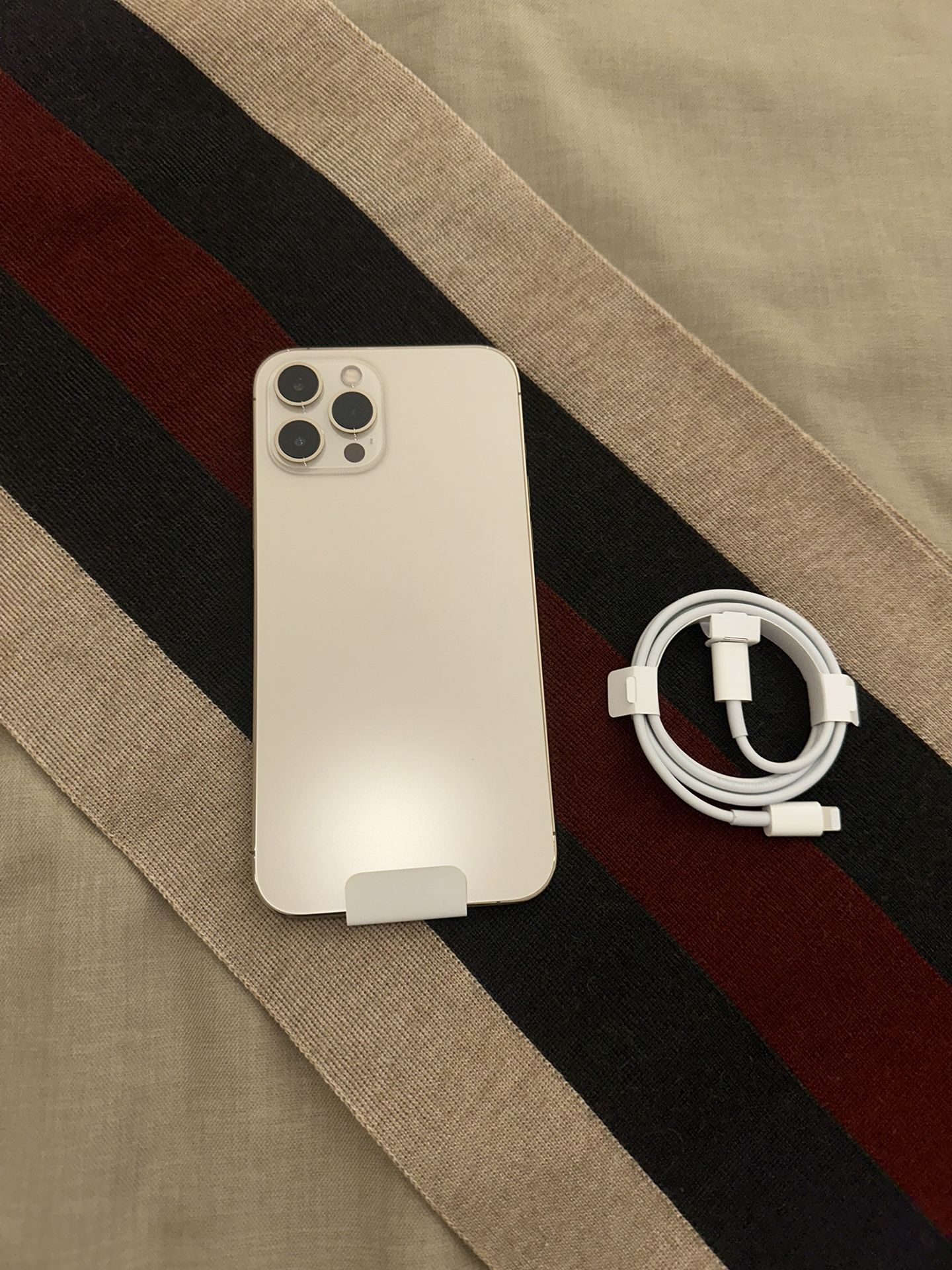 Unlocked New iPhone 12 Pro Max Gold 256gb I Can Come To You