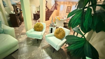 Beautiful set of two west ELM Lucas swivel accent chairs in excellent condition ( creame color )