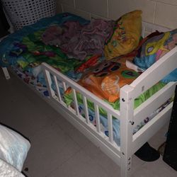 Toddler bed 