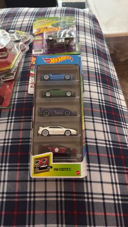 Hot Wheels HW Exotics (GTN33) 5 pack Lotus Jaguar Bugatti Lambo Aston