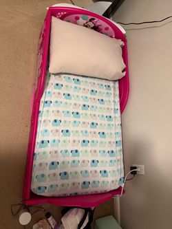 Minnie mouse toddler bed plus dream on me mattress