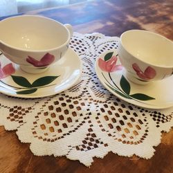 Beautiful Tulip Design Tea Set 