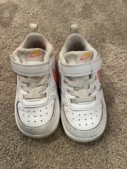 Pink And White Toddler Nike’s Size 6