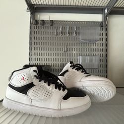 Boys Jordan Access Size 2