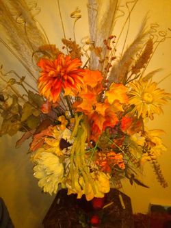 DESIGNS BY DIANA, INDIVIDUALLY INSPIRED FLORAL ARRANGEMENTS, also DO SPECIAL ORDERS
