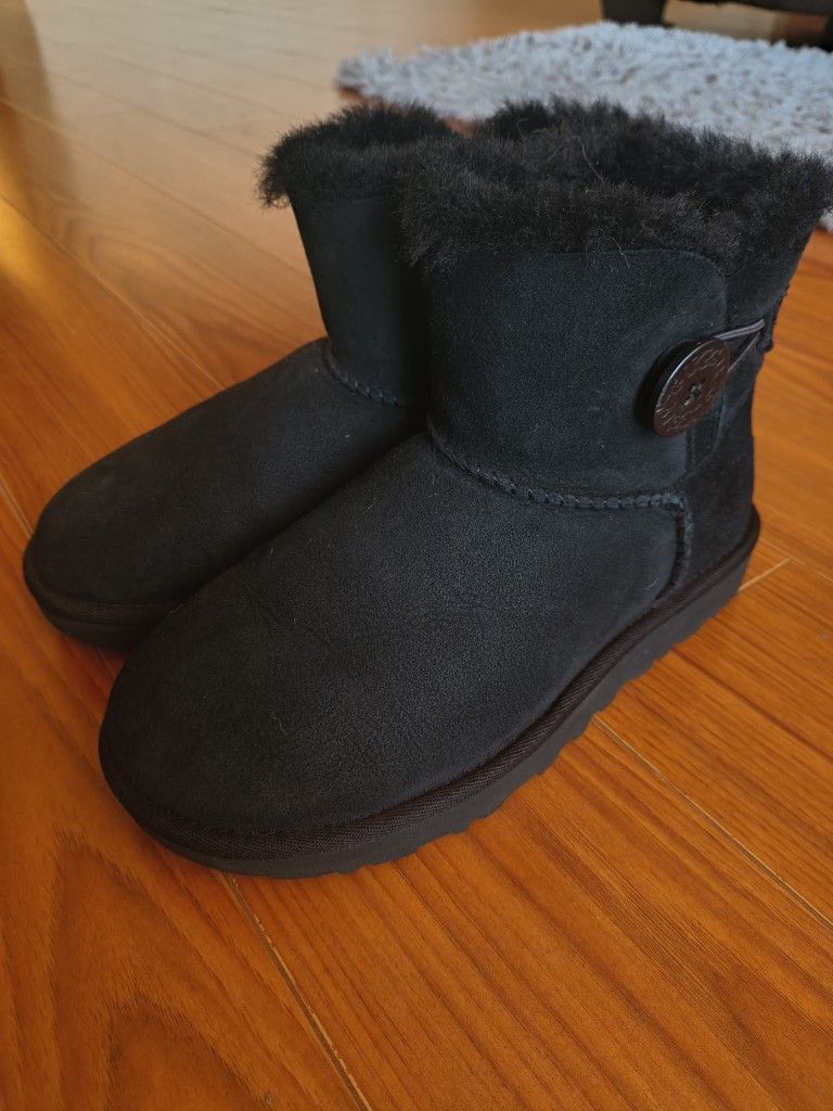 Black UGG boots Size 5