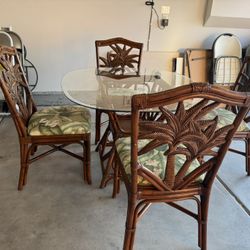 Beachy Dining Room Table And Chairs