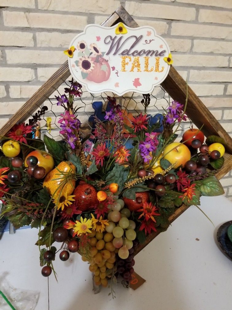 Farm House Fall, Halloween, and Thanksgiven Wall Floral Arrangement . Can Be Used In The Wall or On A Table On A Shelf! Great for A Gift Idea.!!!