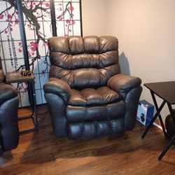 Beautiful Lane Pushback Reclined Chair  Moving Everything Must Go ASAP