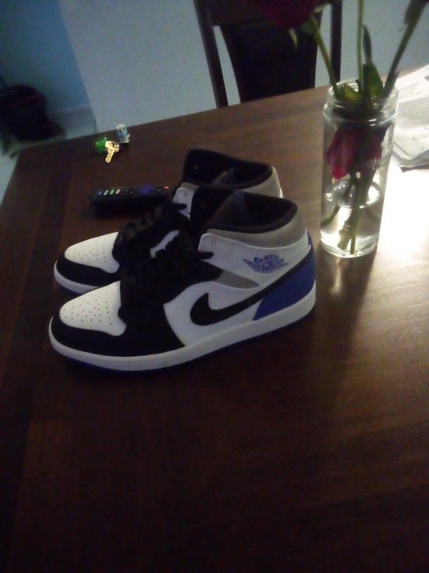 Jordan 1s Mids Royal Blue Black Toe