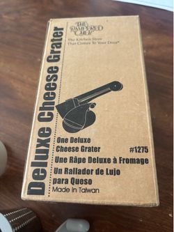 Pampered chef deluxe cheese grater