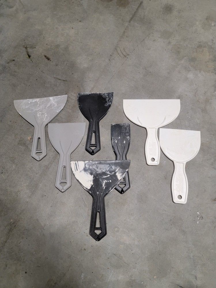 Plastic Putty Knives