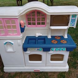Little Tites Victorian Kitchen, Nice