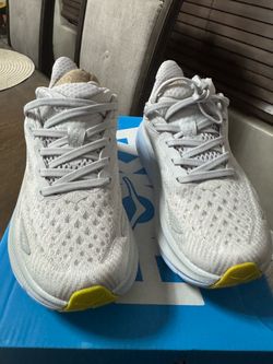 Hoka One One W Clifton 9 size 5B women