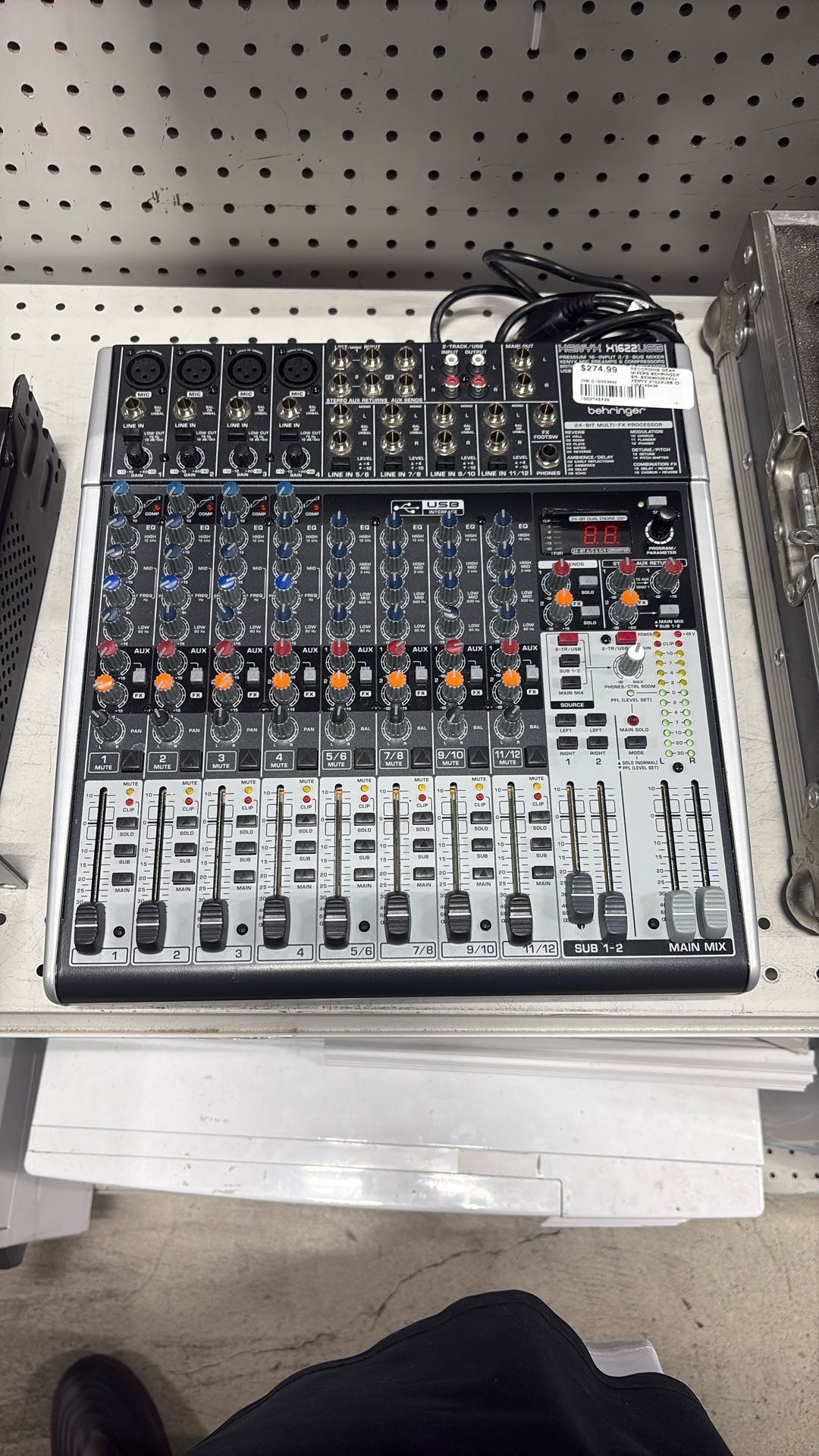 Behringer Xenyx X1622USB Mixer with USB and Effects