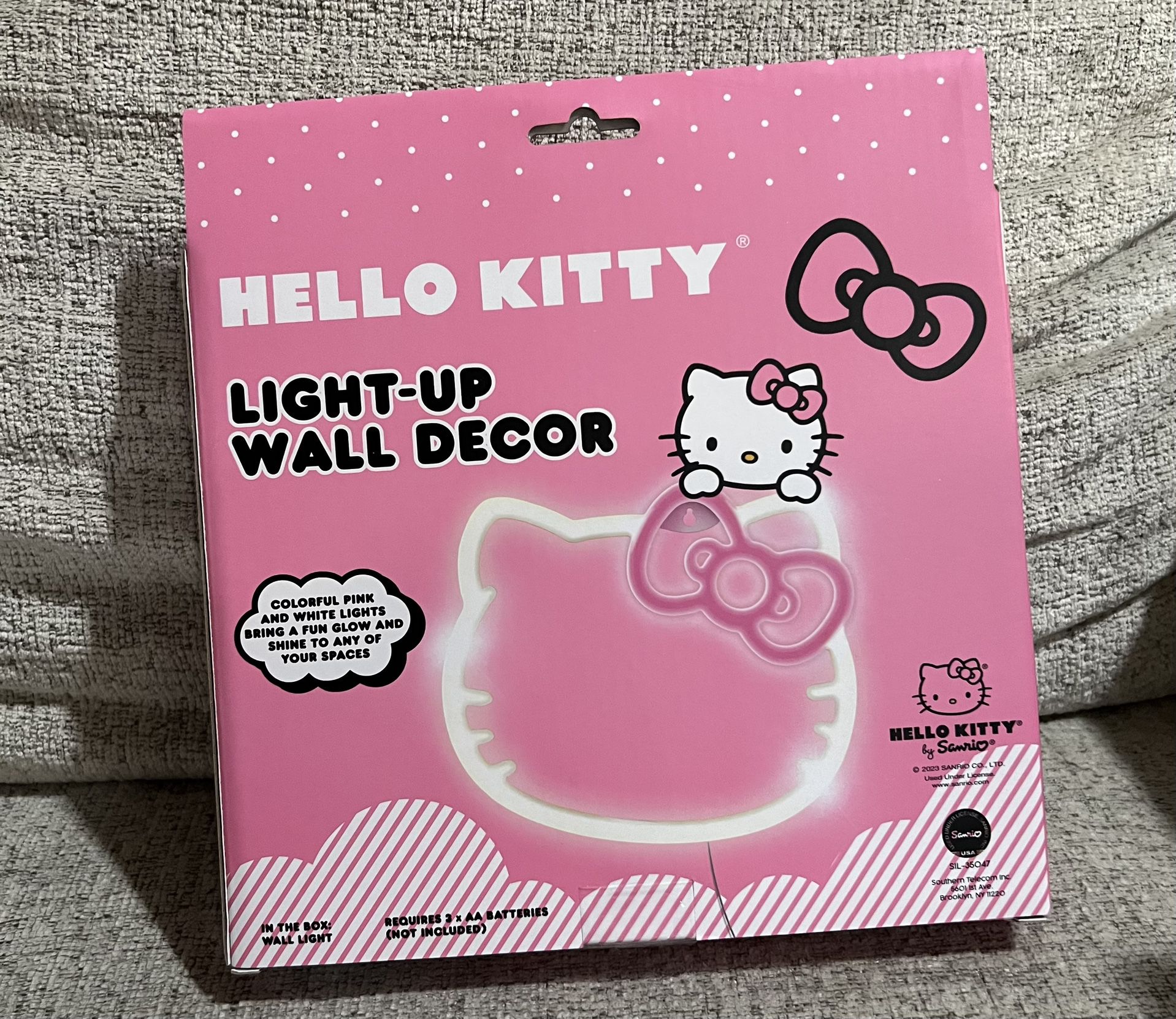 Hello Kitty Light-Up Wall Decor (Pink Bow)