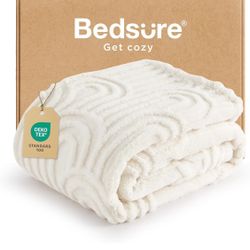 Bedsure Throw Blanket for Couch - Super Soft & Cozy Summer Blankets for Women, Fluffy Fleece Throw for Girls, Room Decor Aesthetic Gifts for Mom, Cute