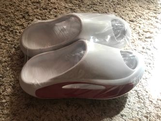 🩴  Red and Gray Brand New Meik Mangni Unisex Cloud Platform Slides / Pillow Slippers