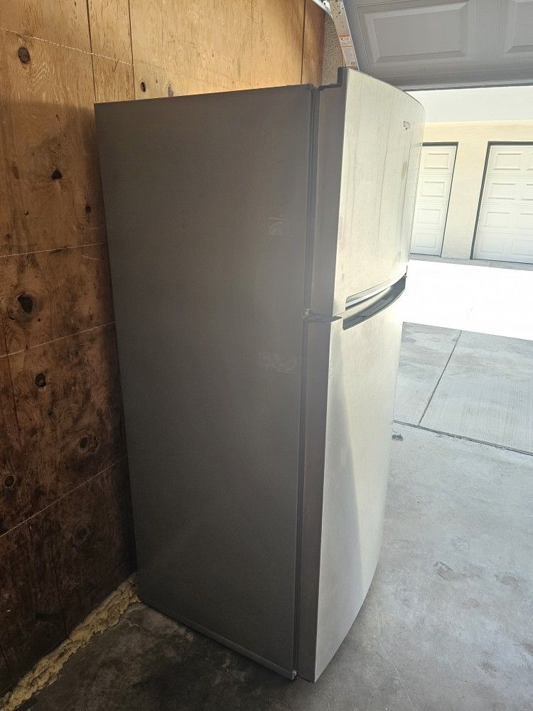 Whirlpool Stainless Steel Top Freezer Refrigerator 18 Cu. Ft