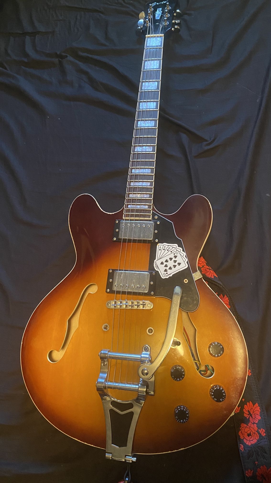 Grote Semi Hallow body Guitar