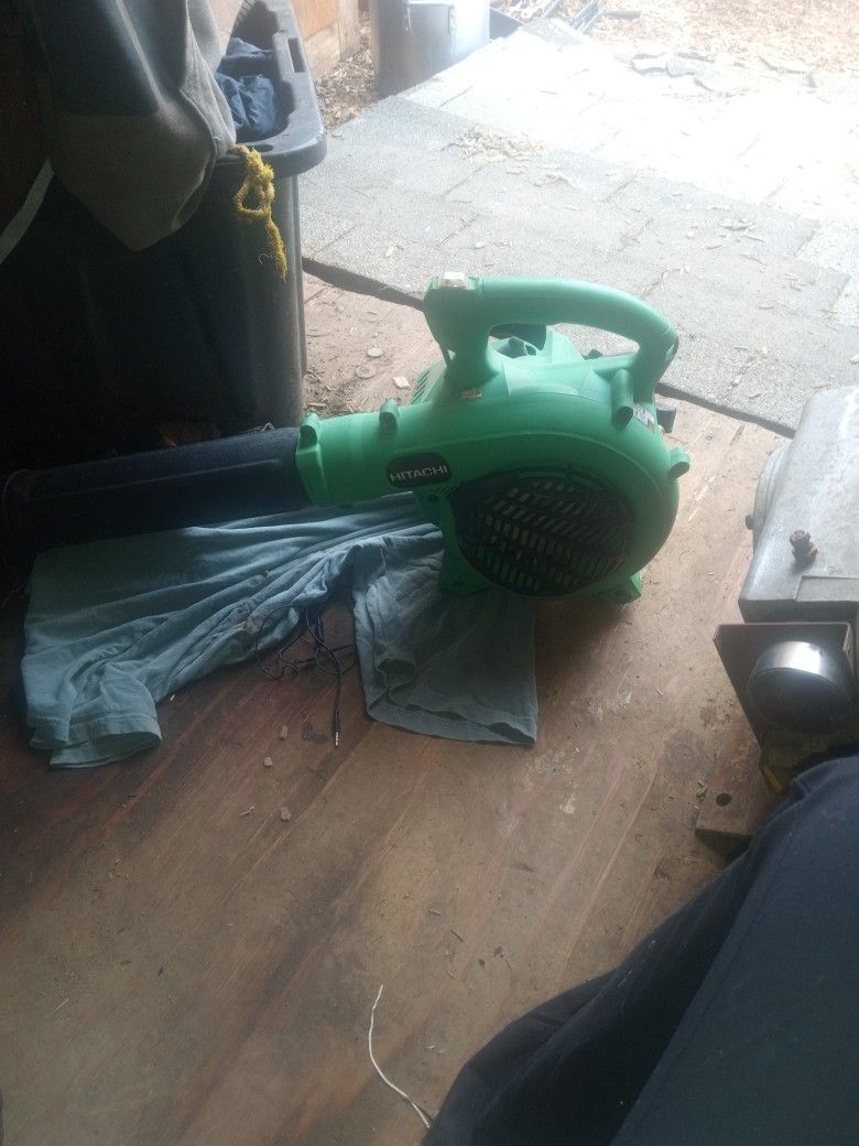 Gas Powered Hitachi Leaf Blower
