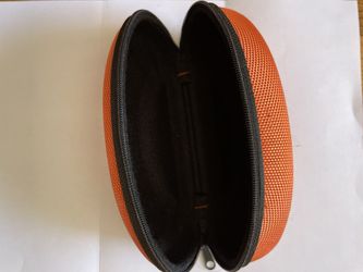 This is a hard-shell glasses case.